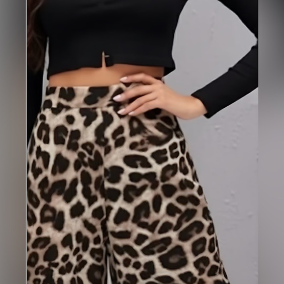 High Waist Leopard Wide Leg Pants - Picture 3 of 9